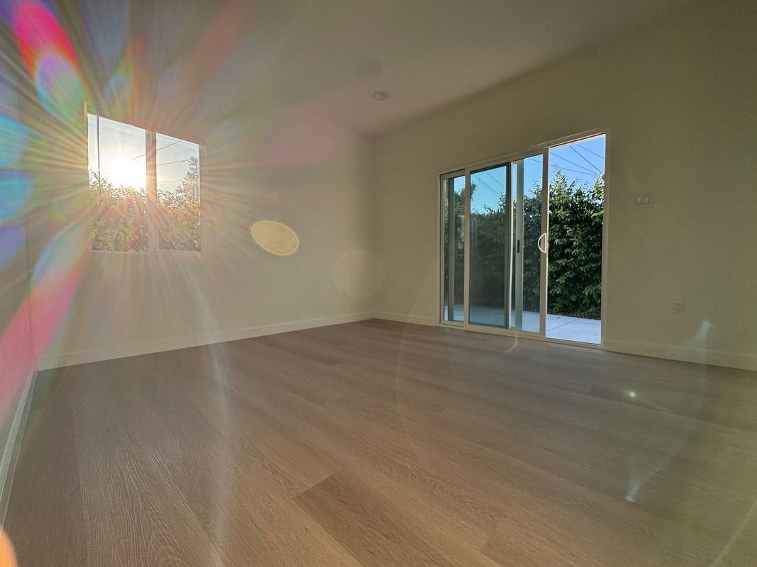 6635 Vanguard Ave - Photo 3 of 11