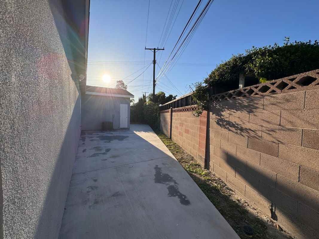 6635 Vanguard Ave - Photo 7 of 11