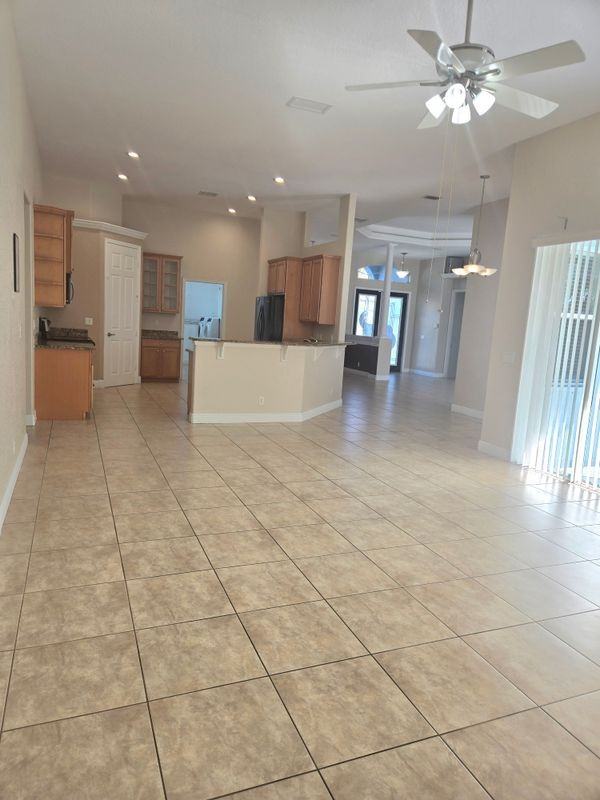 2472 Sw Valnera St - Photo 2 of 3