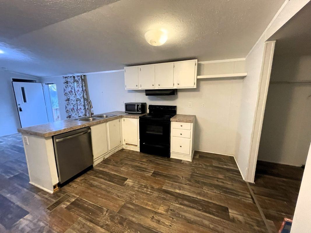 10025 E Highway 136 - Photo 2 of 10