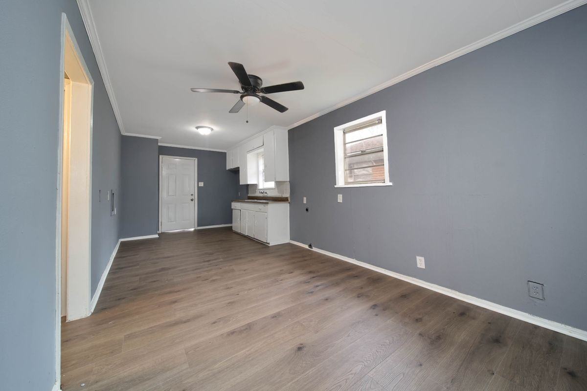 2310 Kabee St - Photo 2 of 4