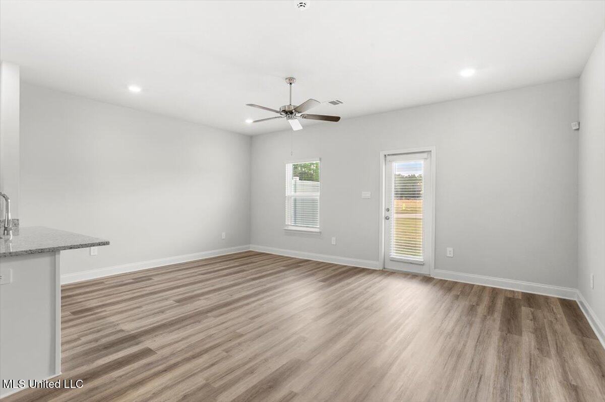 12314 Sinclaire Dr - Photo 5 of 41