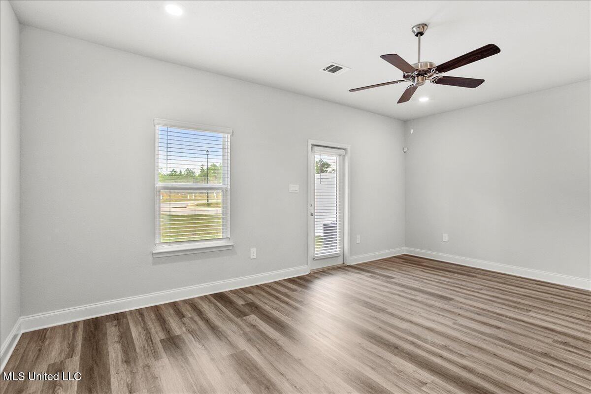 12314 Sinclaire Dr - Photo 6 of 41