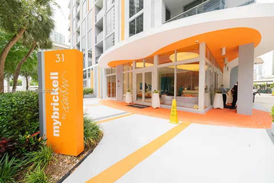 31 Sw 6th St #301 - Photo 2 of 35