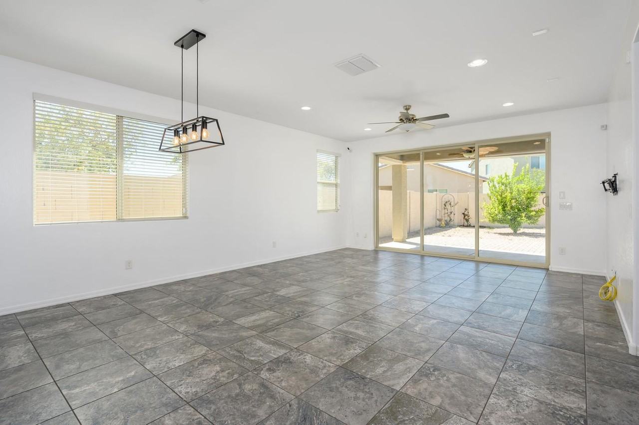 8536 S 40th Gln - Photo 7 of 17