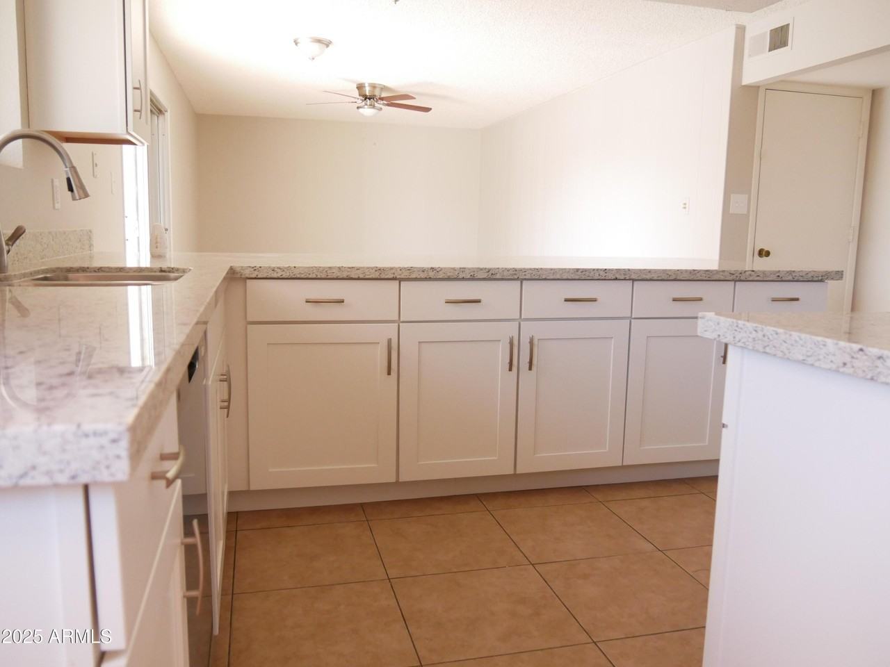 1719 N Circle Dr - Photo 2 of 10