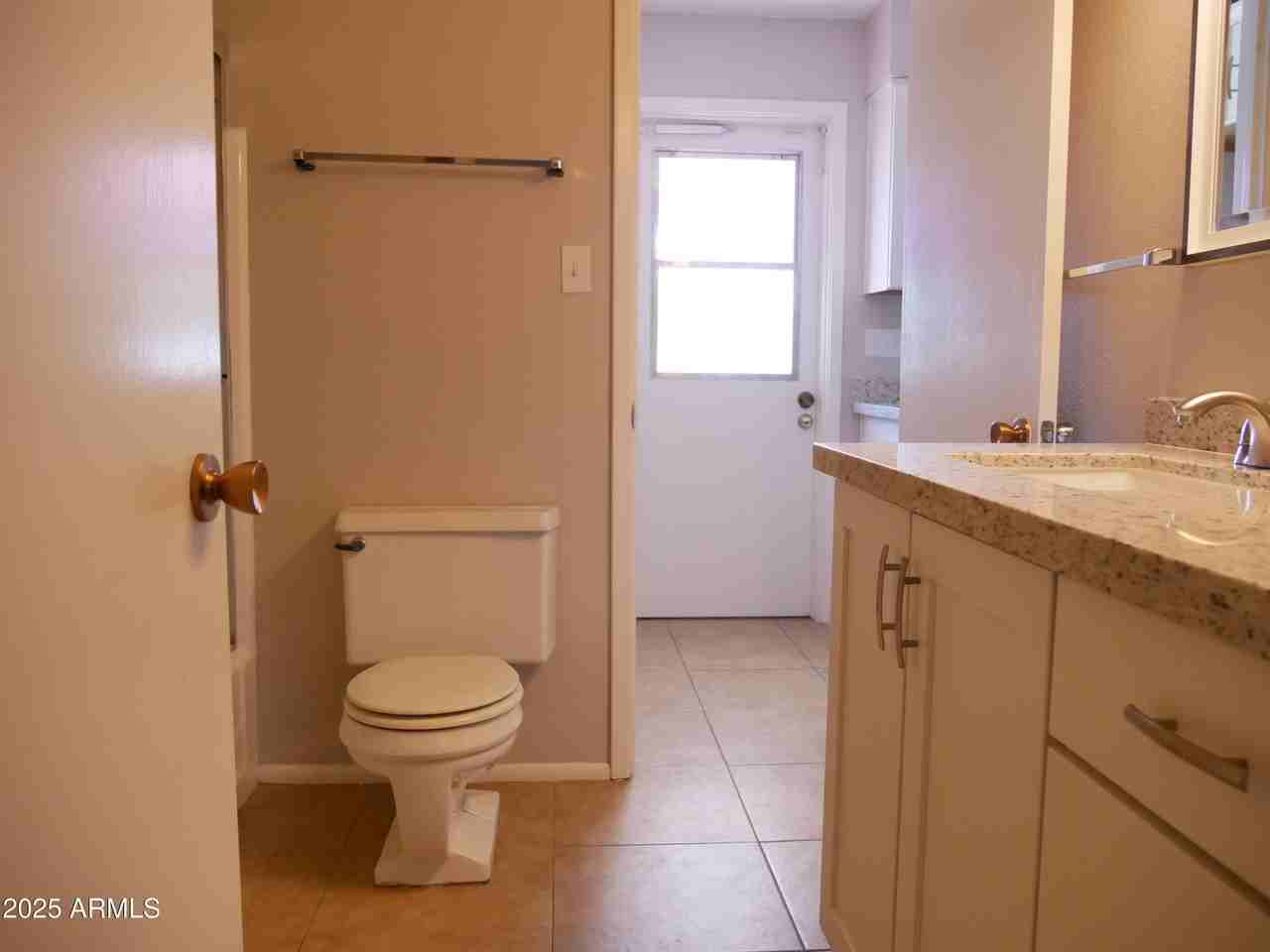 1719 N Circle Dr - Photo 3 of 10