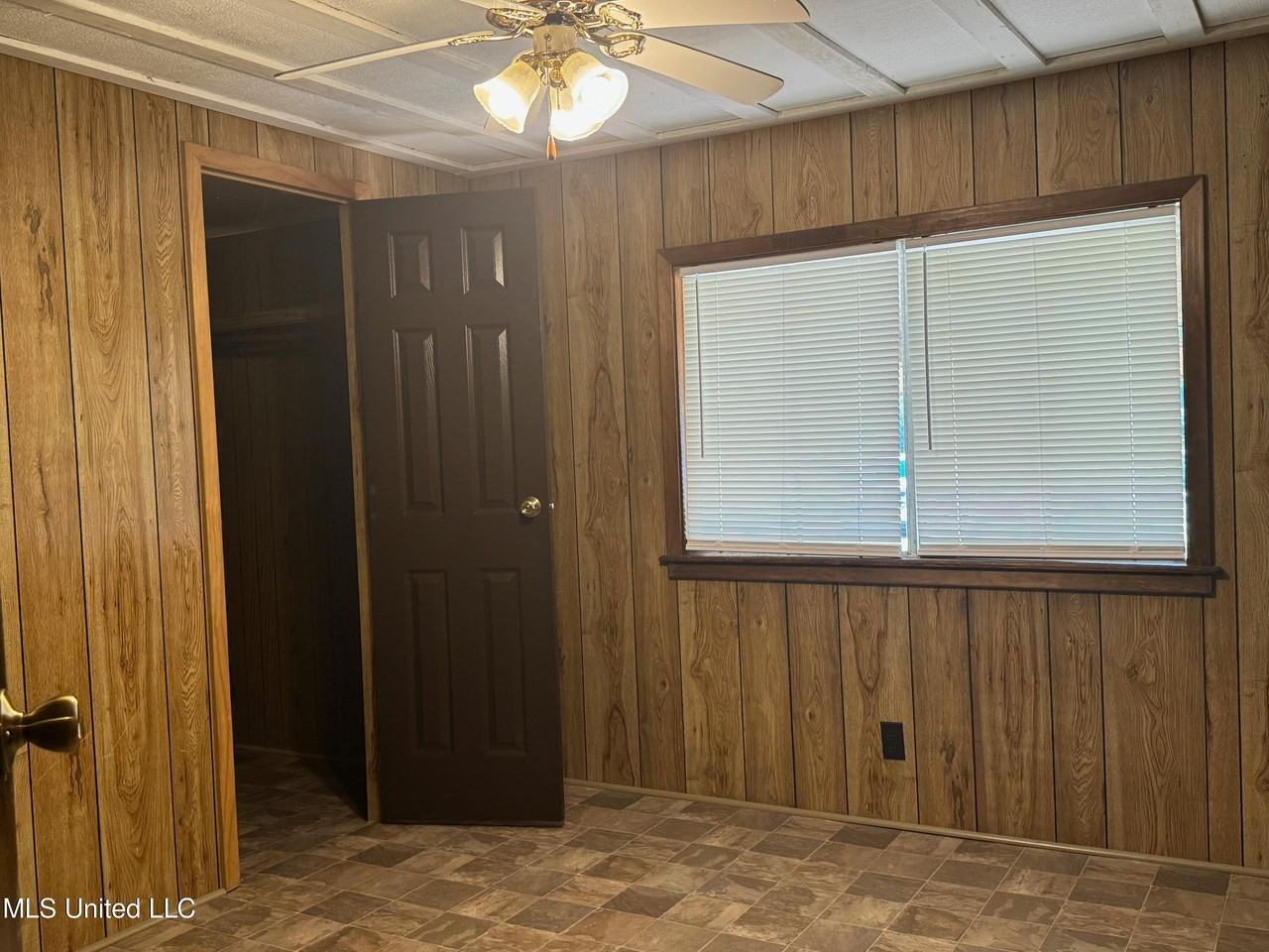 1213 Lake Shore Dr - Photo 3 of 12