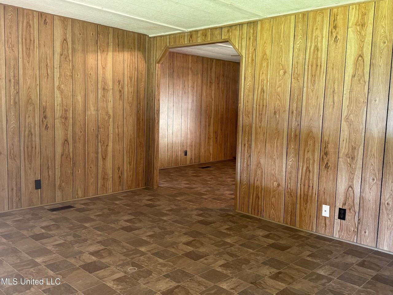 1213 Lake Shore Dr - Photo 6 of 12