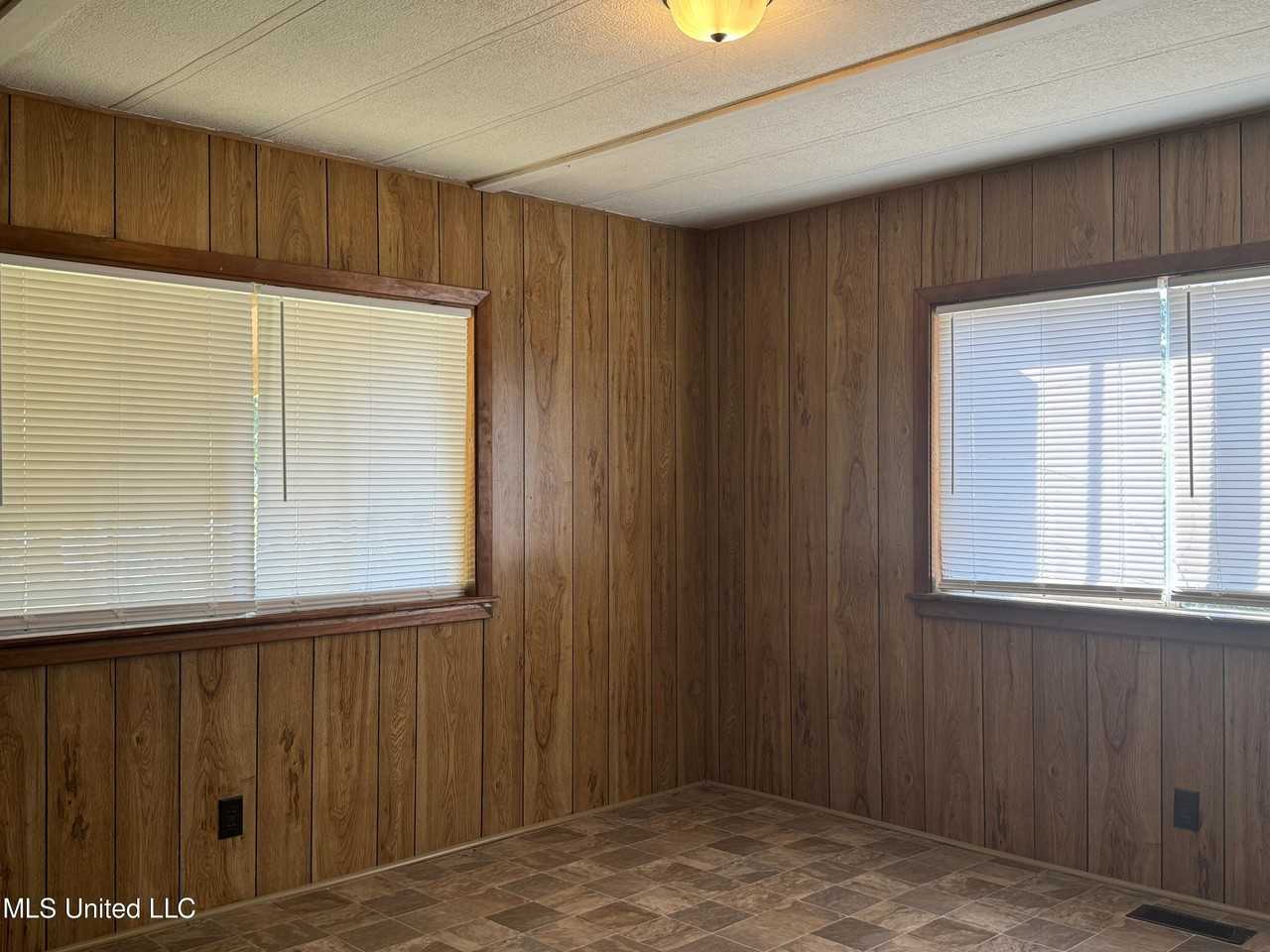 1213 Lake Shore Dr - Photo 7 of 12