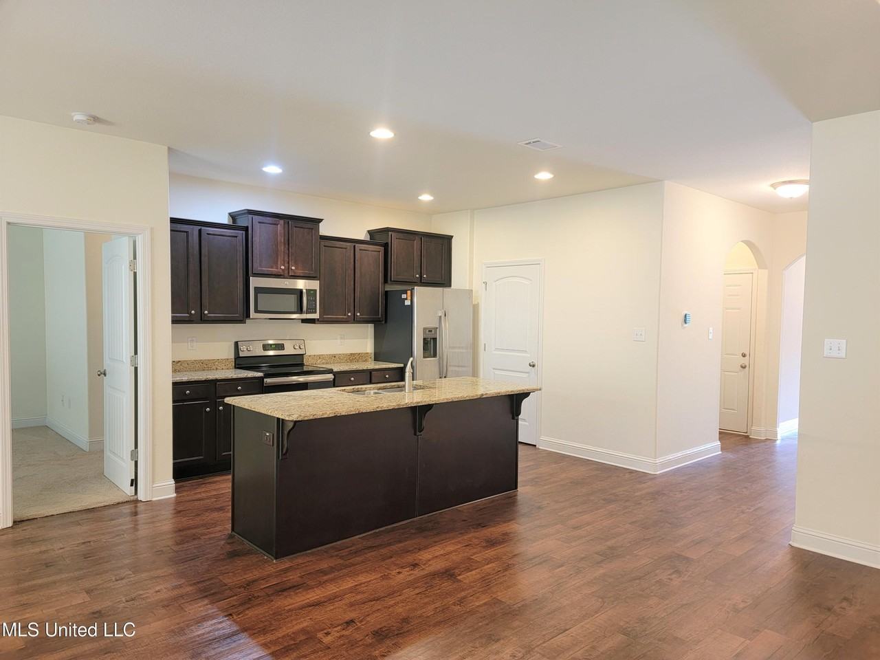11604 Caroline Ct - Photo 3 of 11