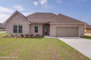 featured image of 12 Red Oak Dr