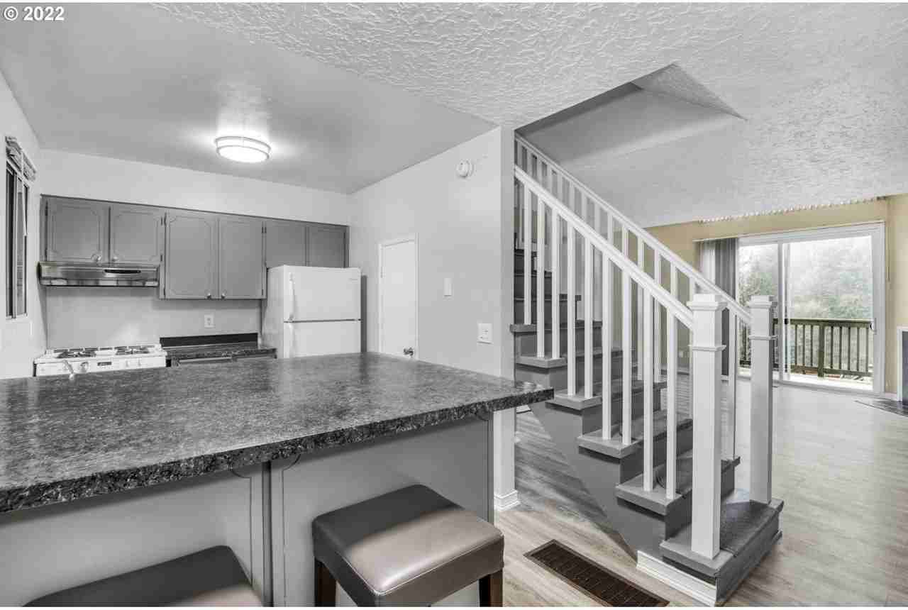 847 Sw Broadway Dr #31 - Photo 4 of 7