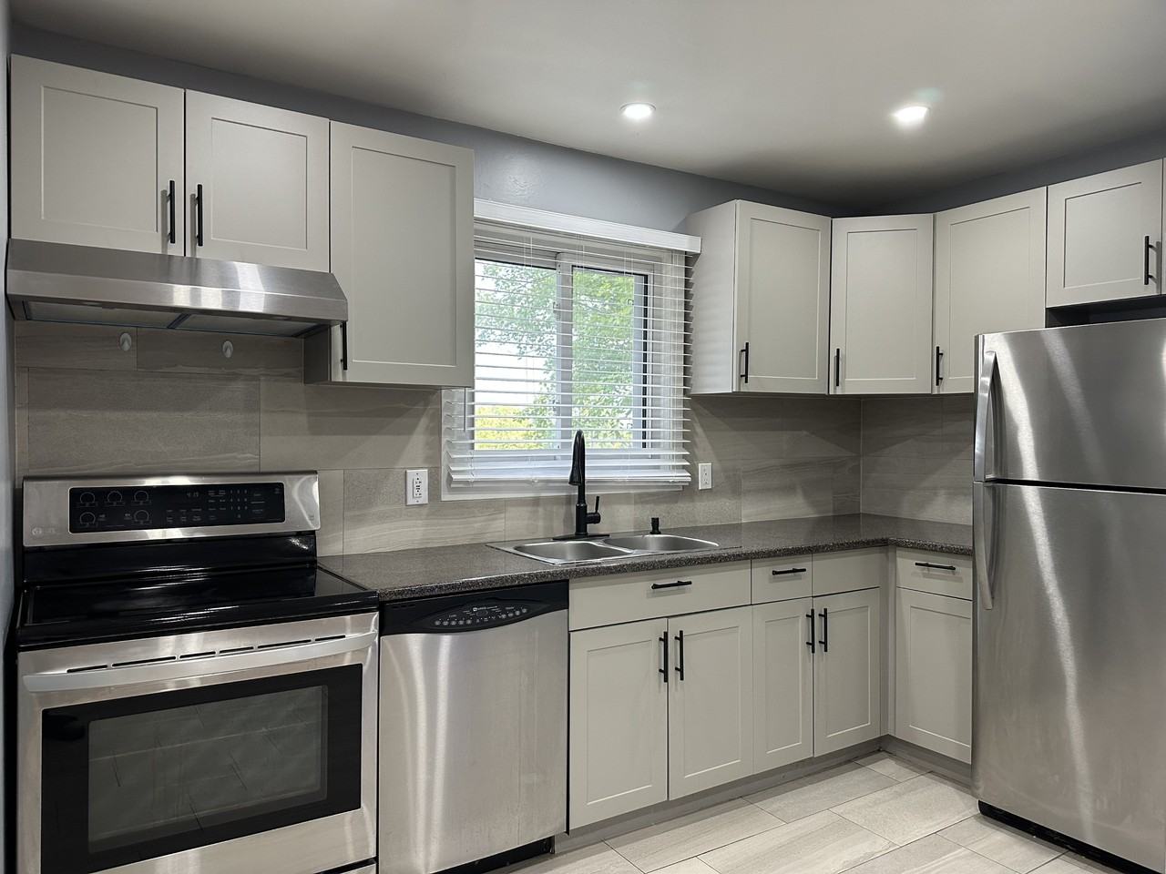 1612 Cherryhill Rd - Photo 2 of 22