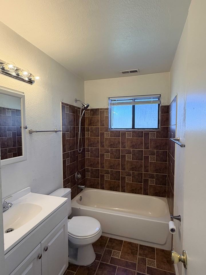 211 S 1400 W #211 - Photo 3 of 5