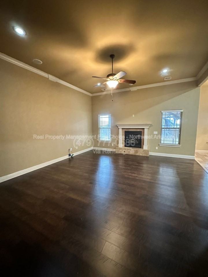 2006 W Morter Pl - Photo 3 of 30