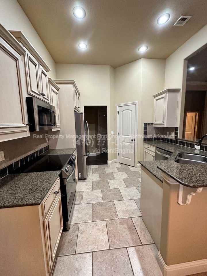 2006 W Morter Pl - Photo 6 of 30