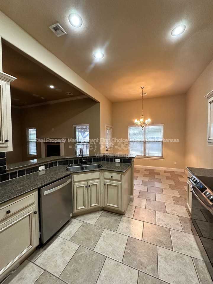 2006 W Morter Pl - Photo 7 of 30