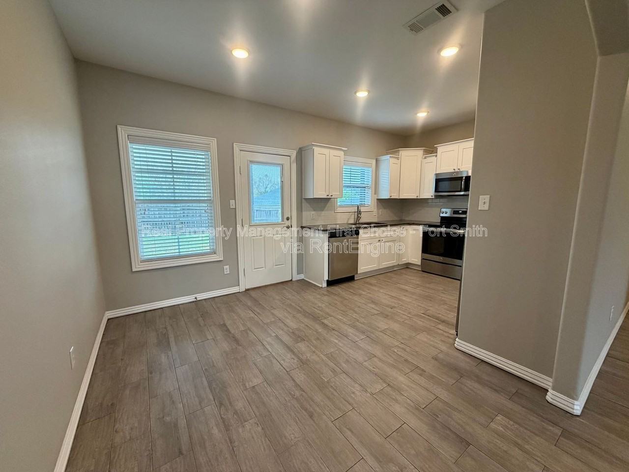 9919 Landry Dr - Photo 4 of 22