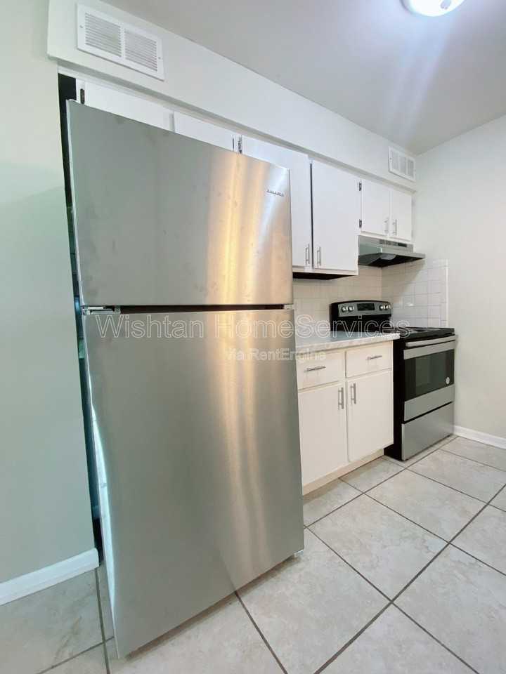 202 N Charleston Blvd #2 - Photo 2 of 19