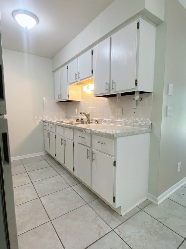 202 N Charleston Blvd #2 - Photo 3 of 19