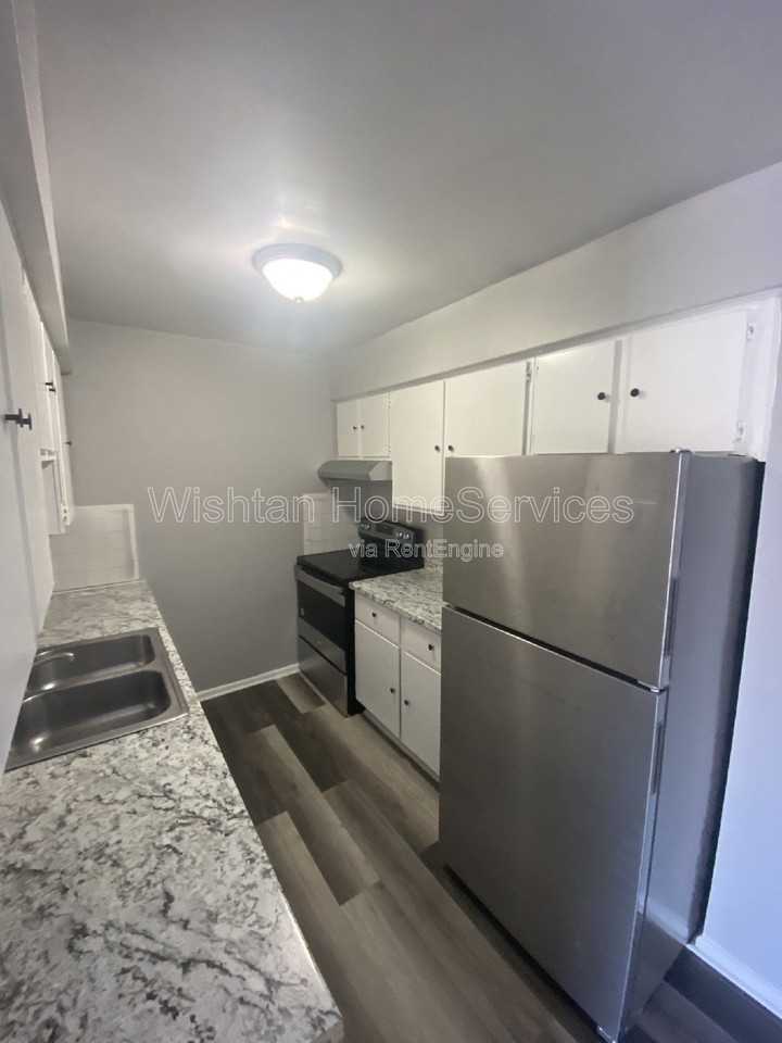 204 N Charleston Blvd #6 - Photo 3 of 15