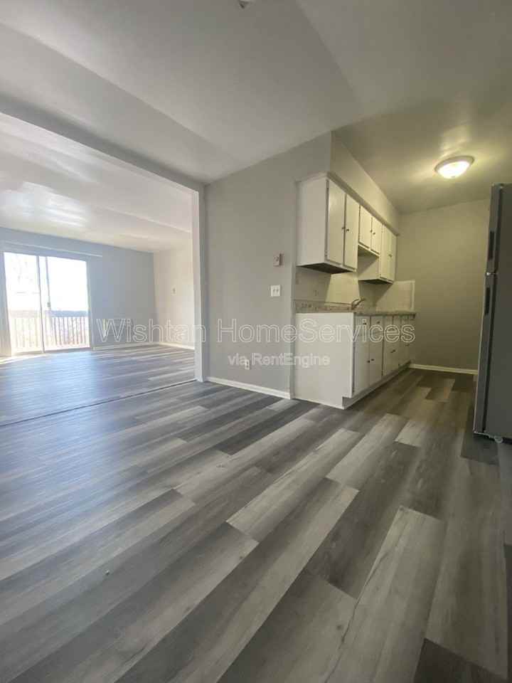 204 N Charleston Blvd #6 - Photo 4 of 15