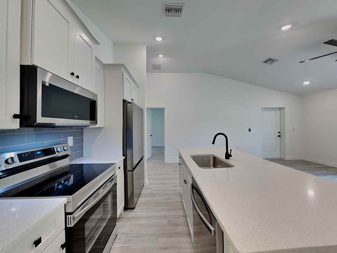 1217 Clayton Ave - Photo 4 of 15