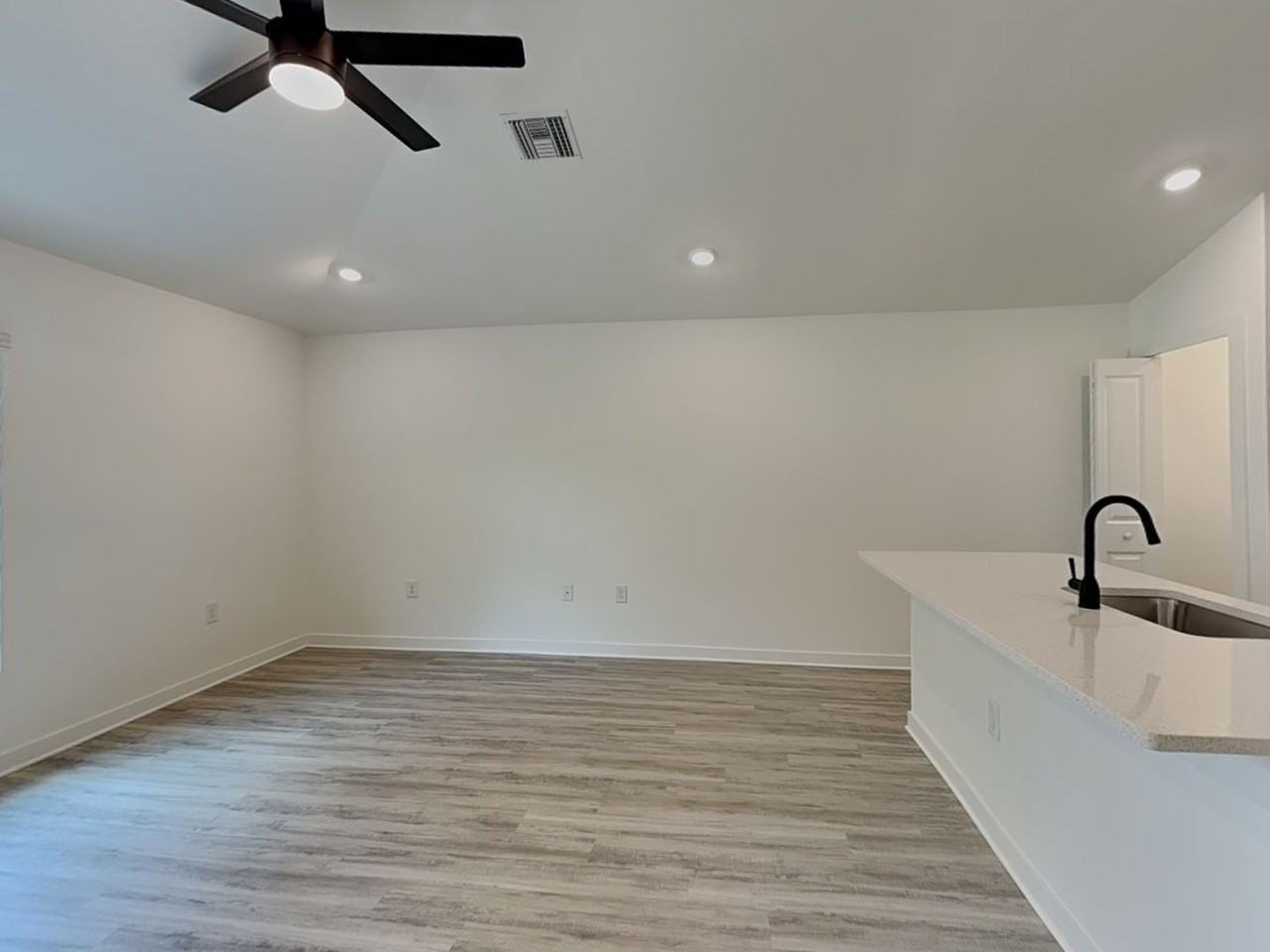 1217 Clayton Ave - Photo 5 of 15