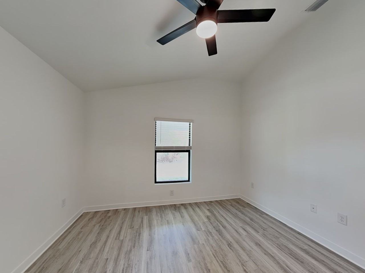 1217 Clayton Ave - Photo 6 of 15