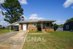 featured image of 2425 Circle Dr