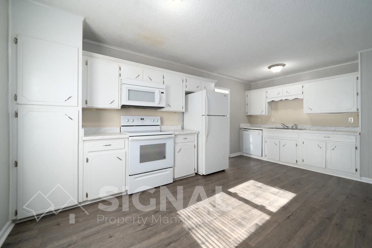 2425 Circle Dr - Photo 7 of 23