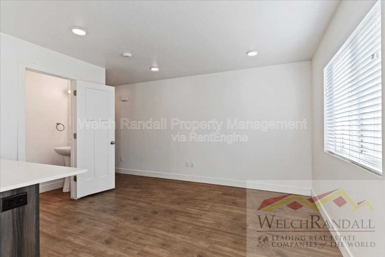 1177 W Shady Brook Ln #6 - Photo 2 of 25