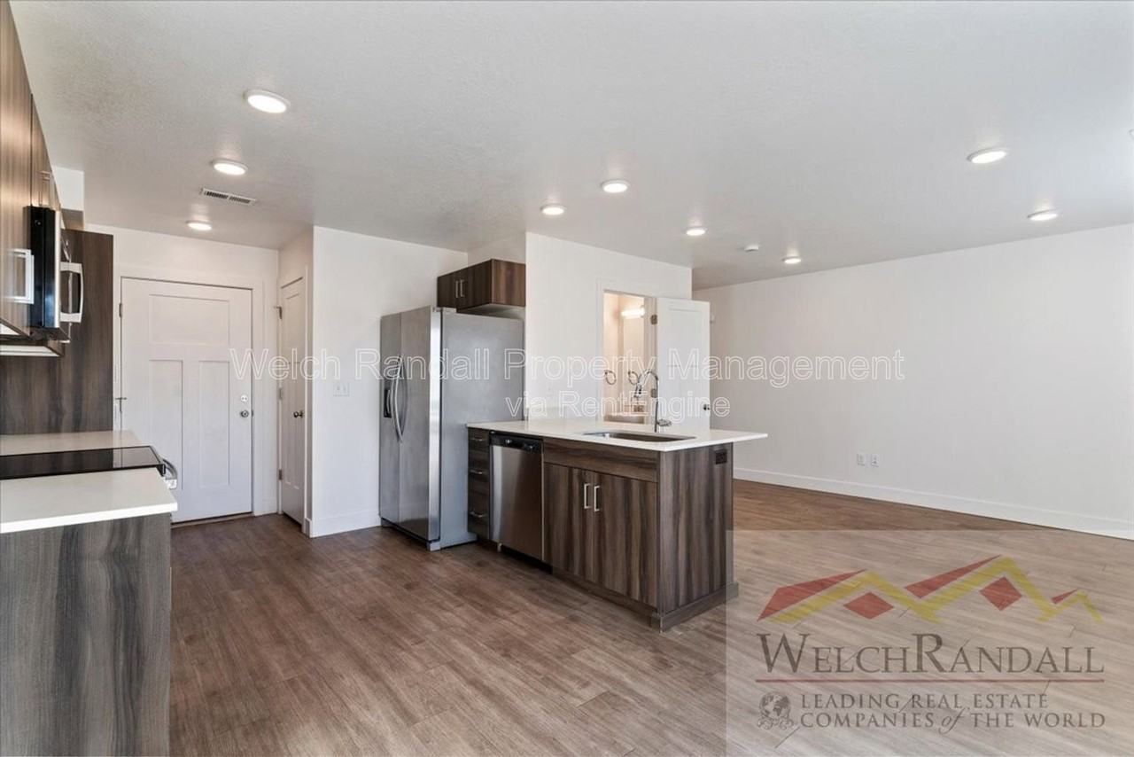 1177 W Shady Brook Ln #6 - Photo 6 of 25