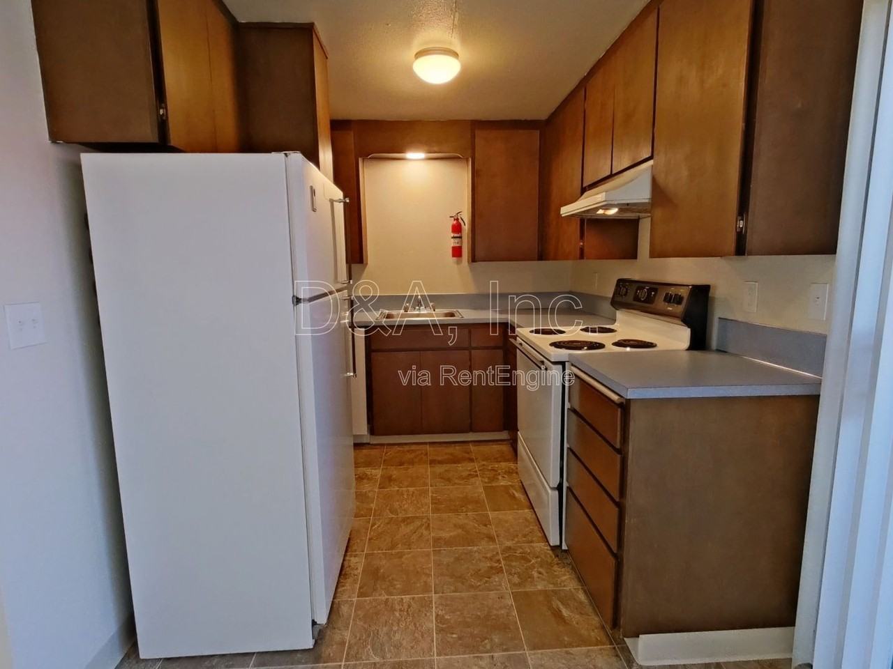 1909 Main St #B - Photo 5 of 16