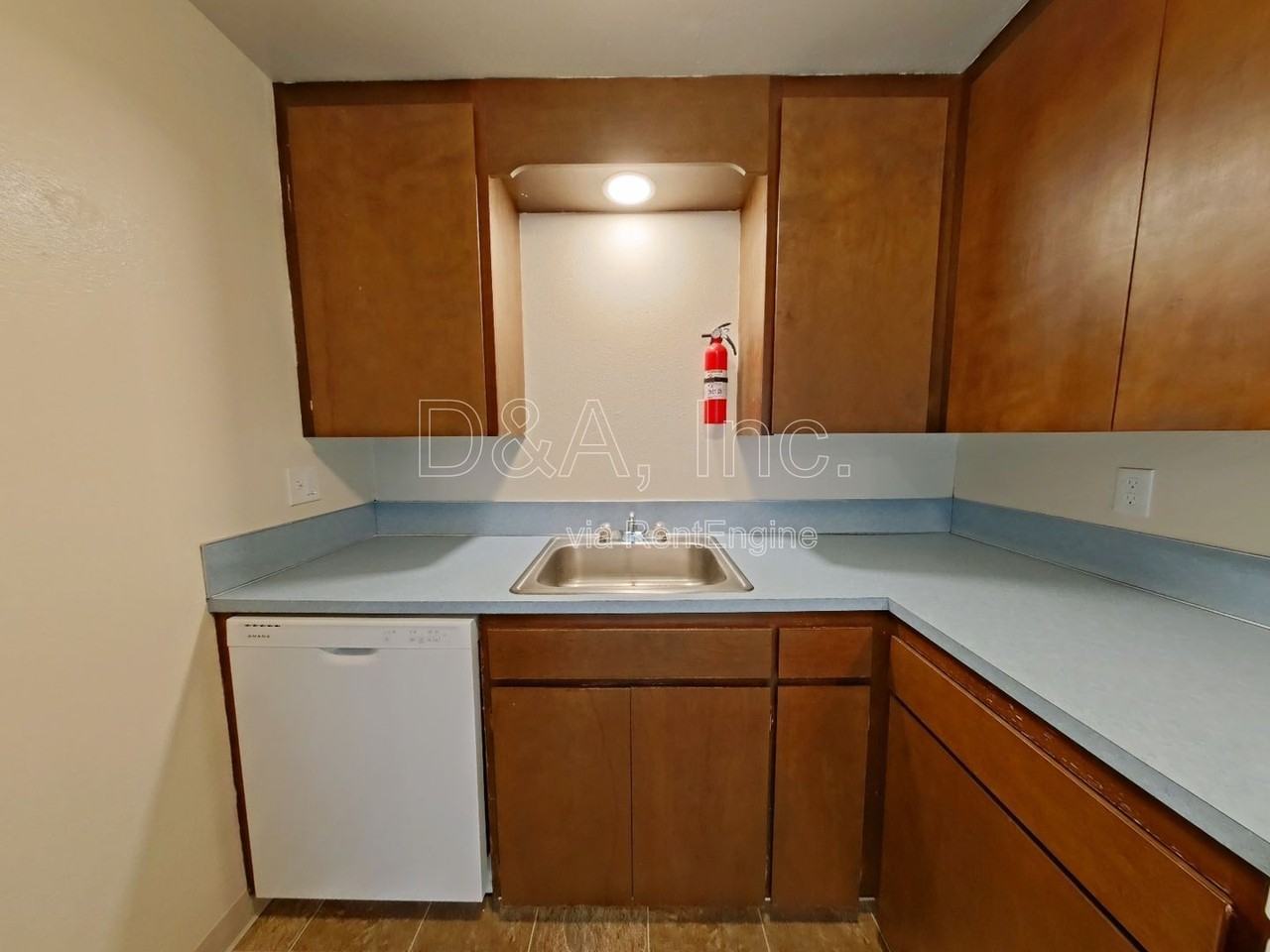 1909 Main St #B - Photo 6 of 16