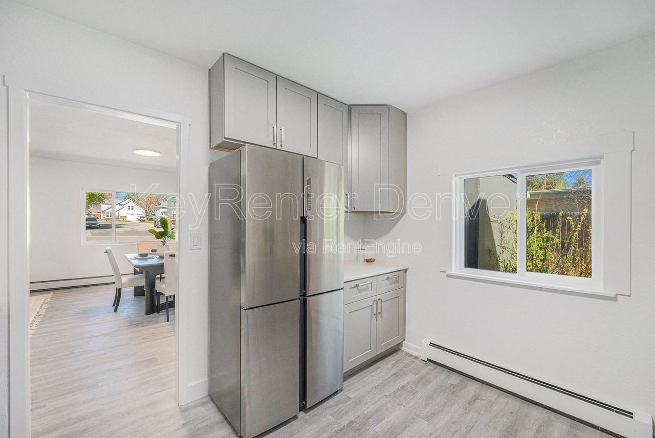 1580 S Krameria St - Photo 7 of 30