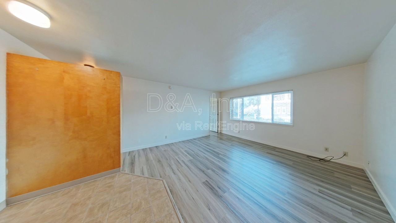 111 Nw 11th St #102 - Photo 3 of 15