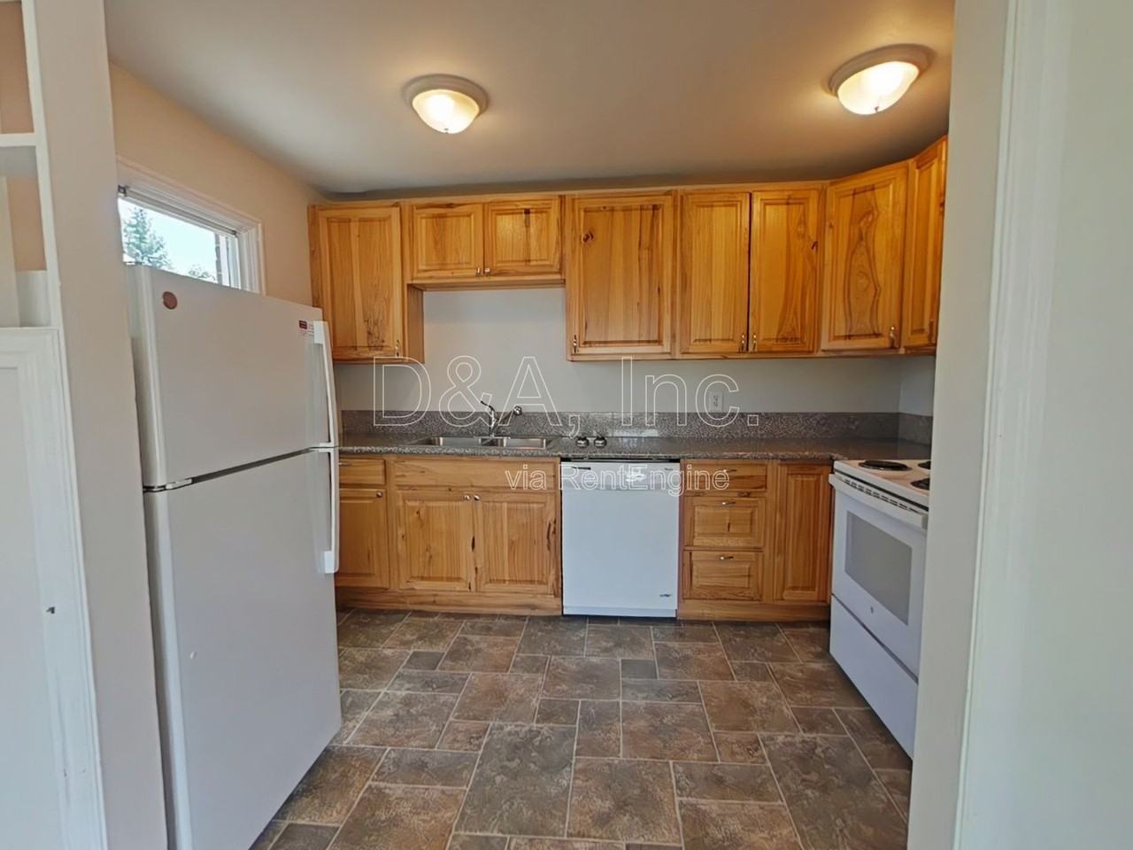 2012 Nw Tyler Ave - Photo 3 of 9