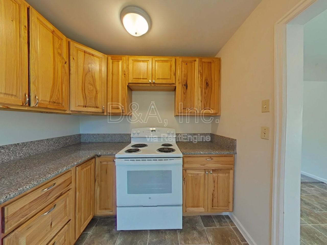 2012 Nw Tyler Ave - Photo 4 of 9