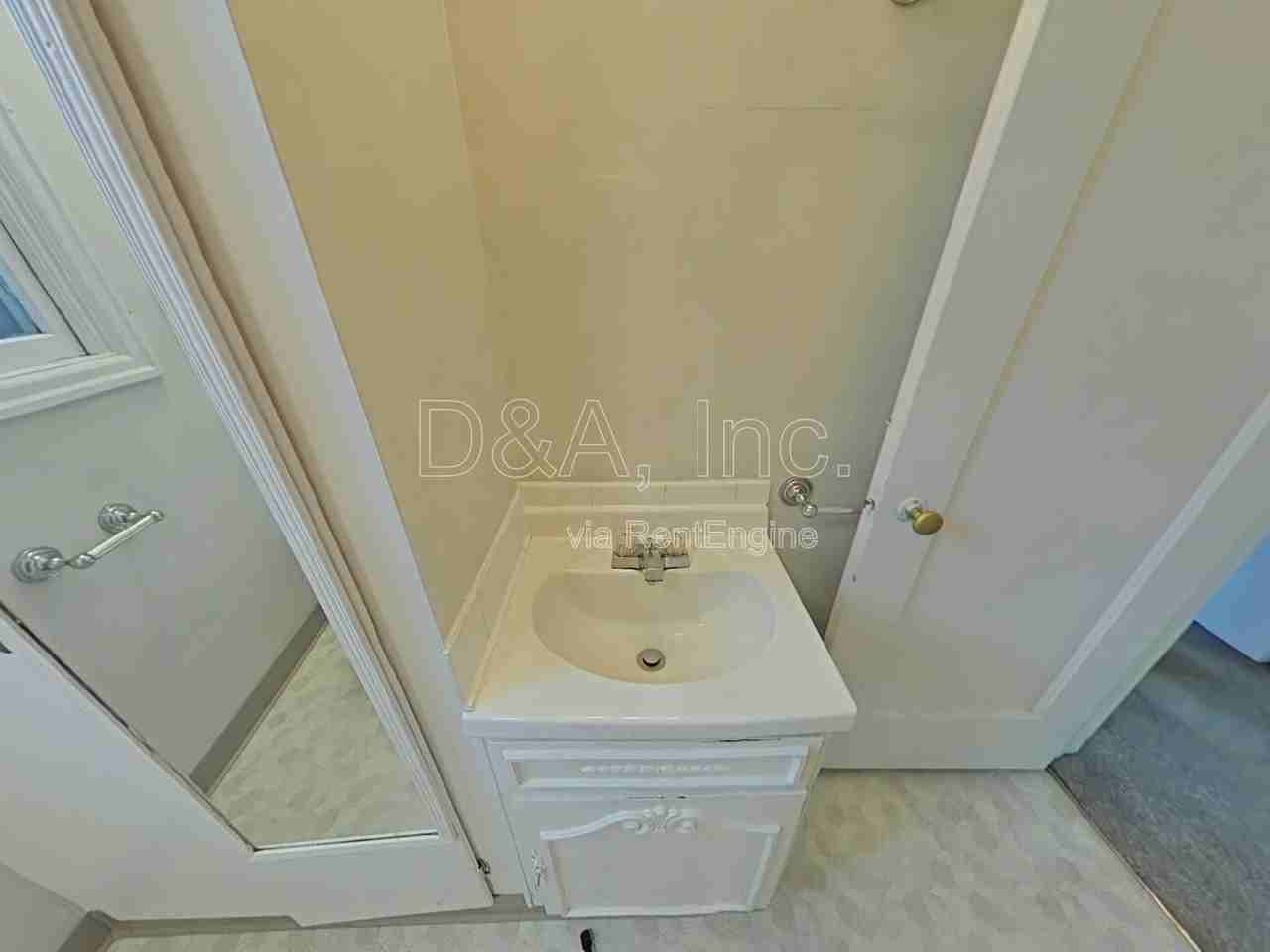 2012 Nw Tyler Ave - Photo 7 of 9