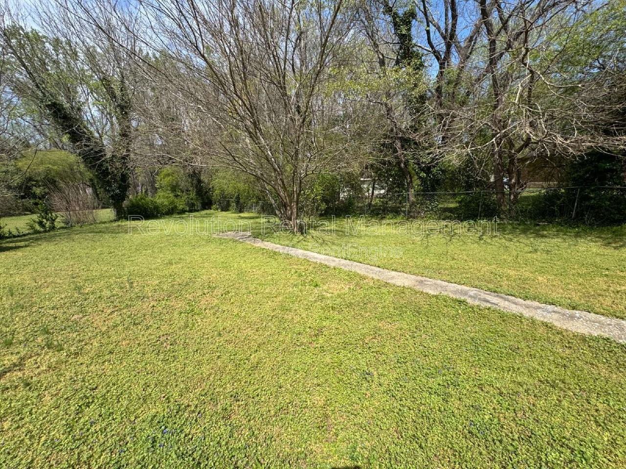 4010 Emerald Lake Dr - Photo 3 of 11