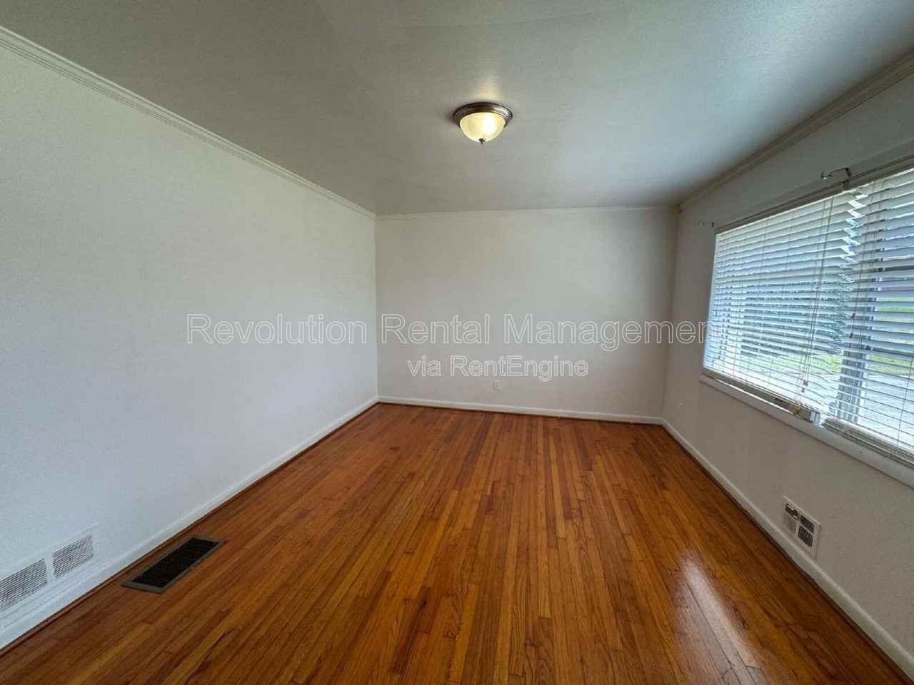 4010 Emerald Lake Dr - Photo 4 of 11