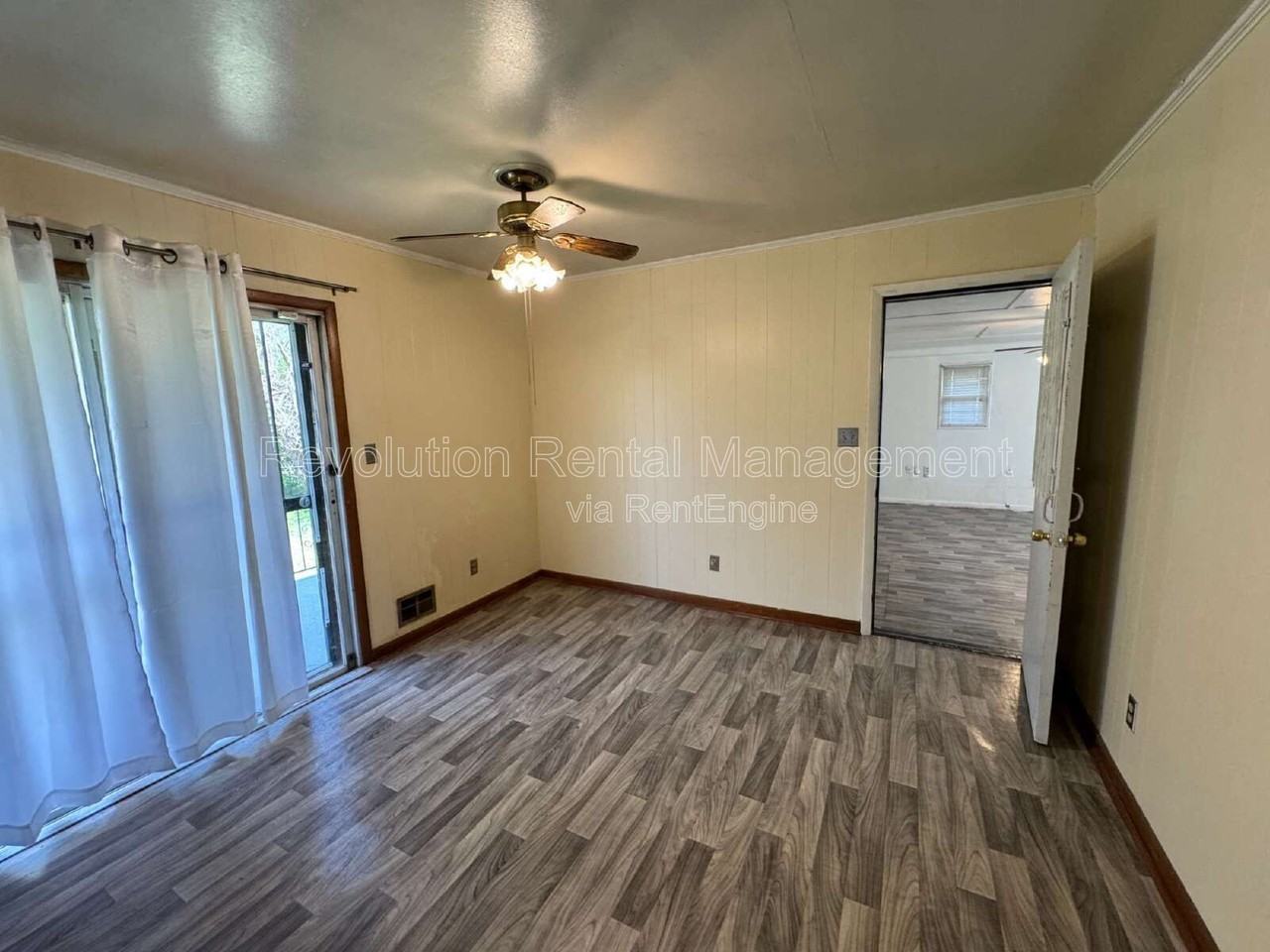 4010 Emerald Lake Dr - Photo 5 of 11