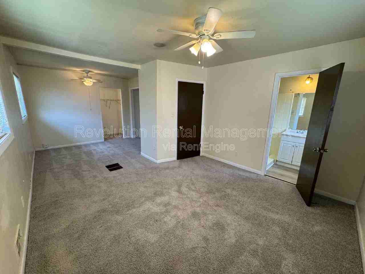 4010 Emerald Lake Dr - Photo 7 of 11