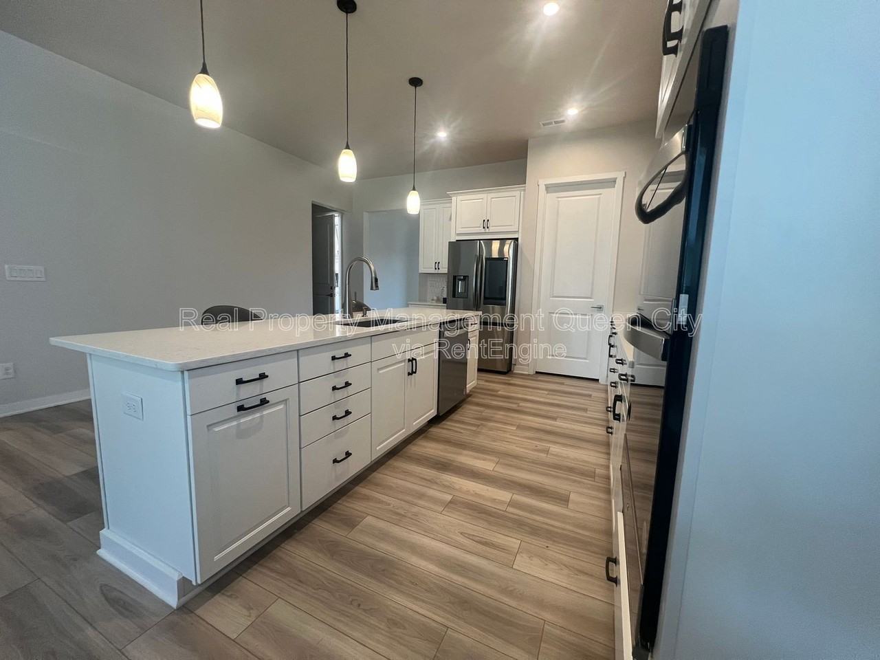 7111 Wayfarer Dr - Photo 3 of 19