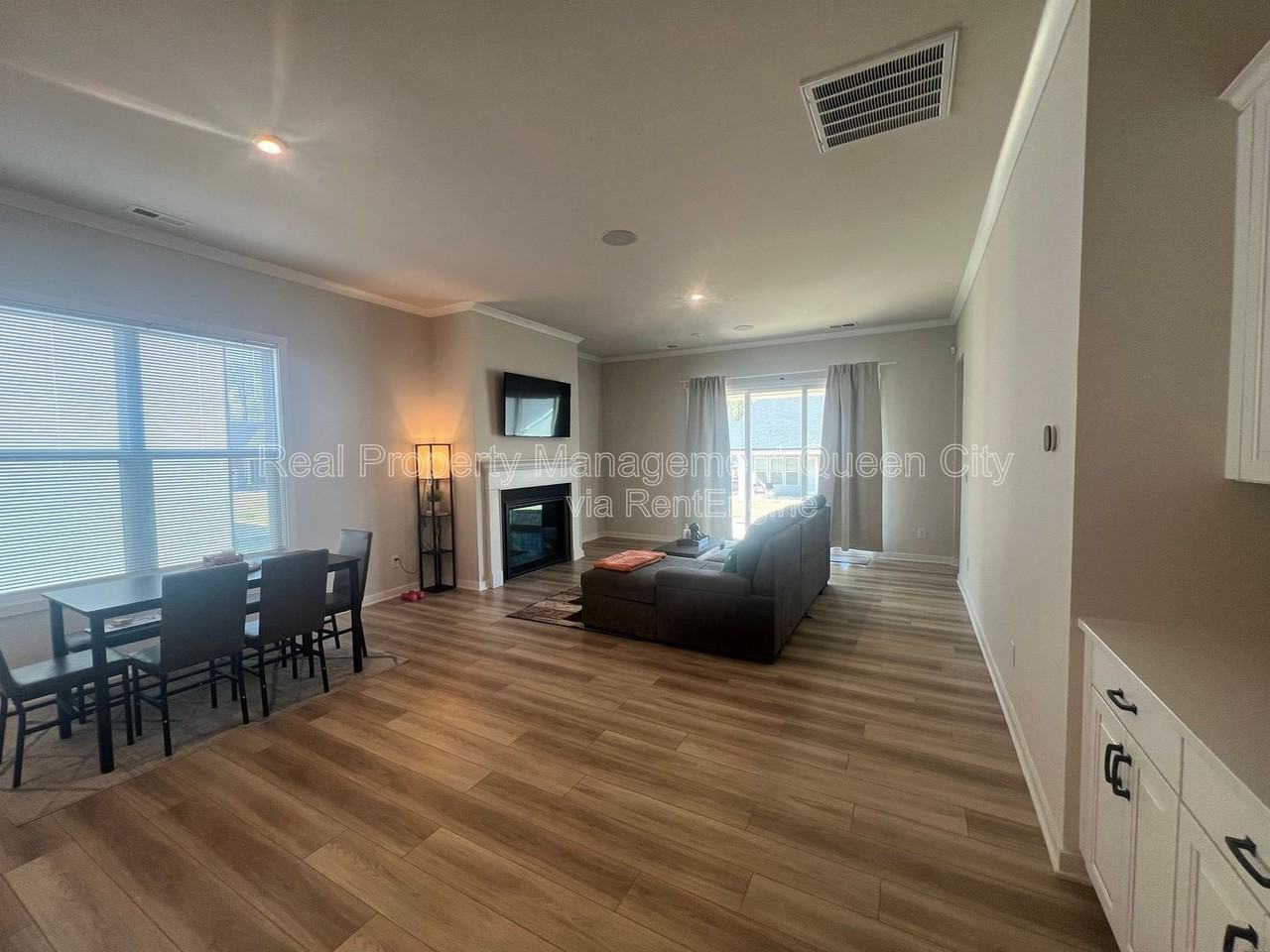 7111 Wayfarer Dr - Photo 4 of 19