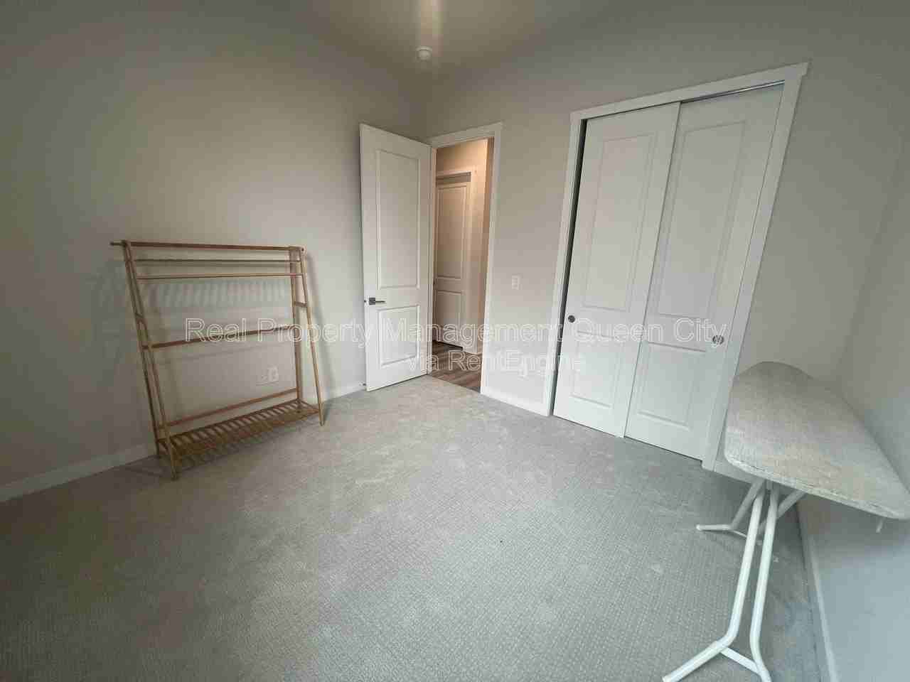 7111 Wayfarer Dr - Photo 6 of 19