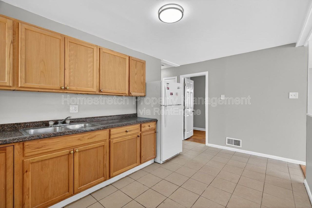 10201 Gourock Dr - Photo 7 of 33