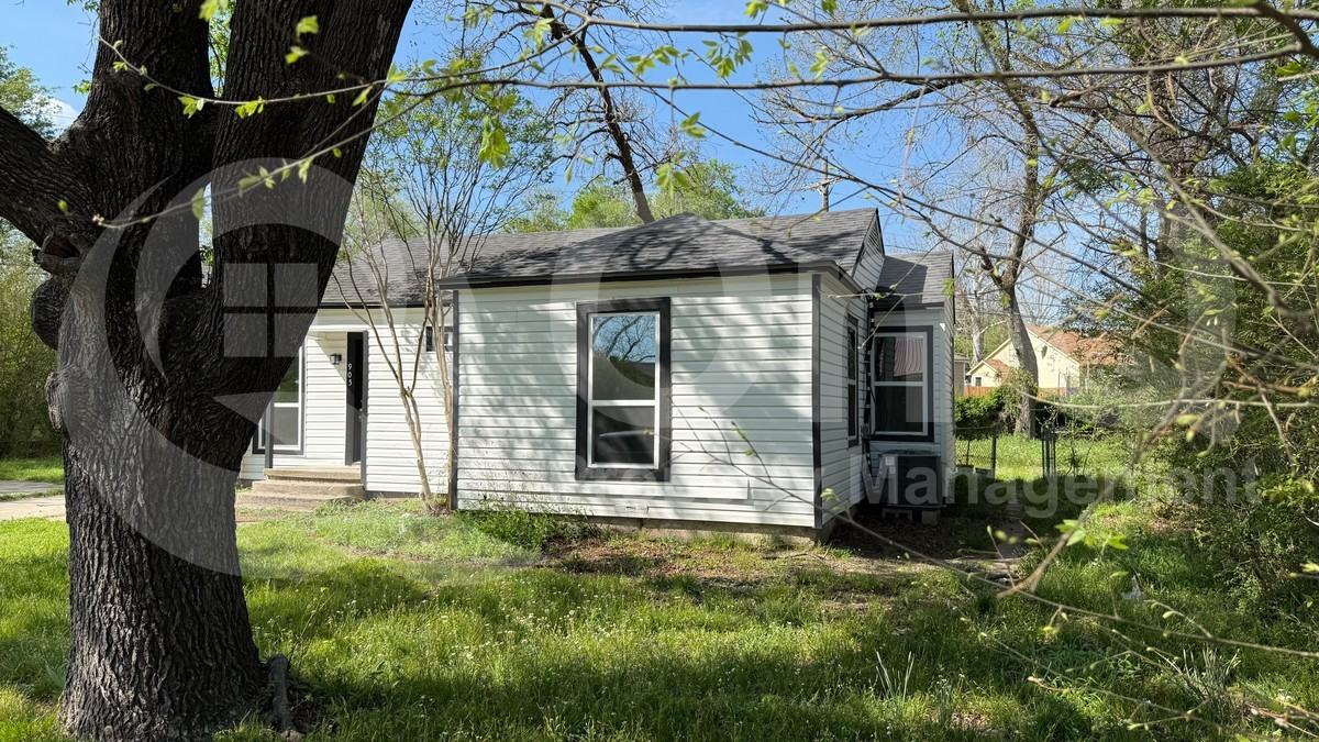 905 Bell Dr - Photo 2 of 21